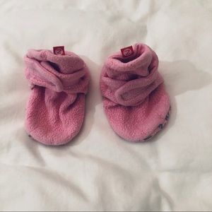 Zutano pink fleece booties